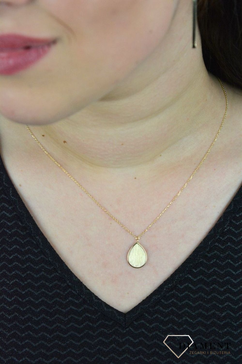 Złoty naszyjnik celebrytka z zawieszką łezka o matowej powierzchni DIA-NSZ-E059--585.jpg