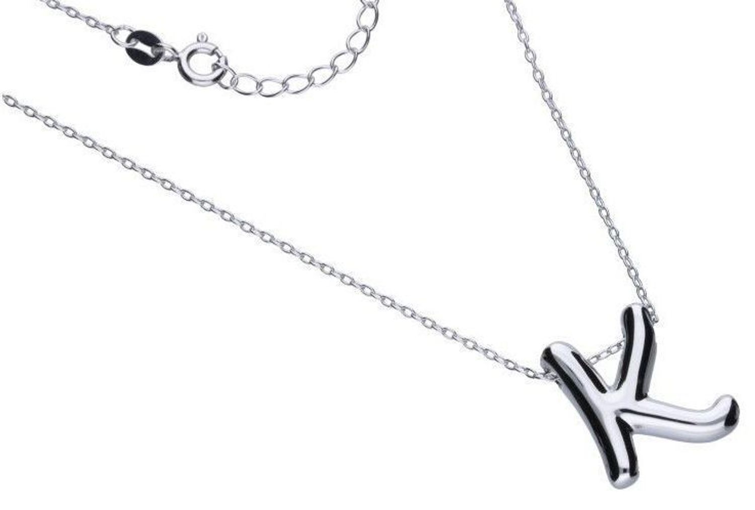 Srebrny naszyjnik z literką K – model DIA-NSZ-EFK-18MM-925. Rodowane srebro 925, zawieszka 18x20 mm, łańcuszek 42 cm + 3 cm. Osobisty prezent i elegancki dodatek.1.jpg