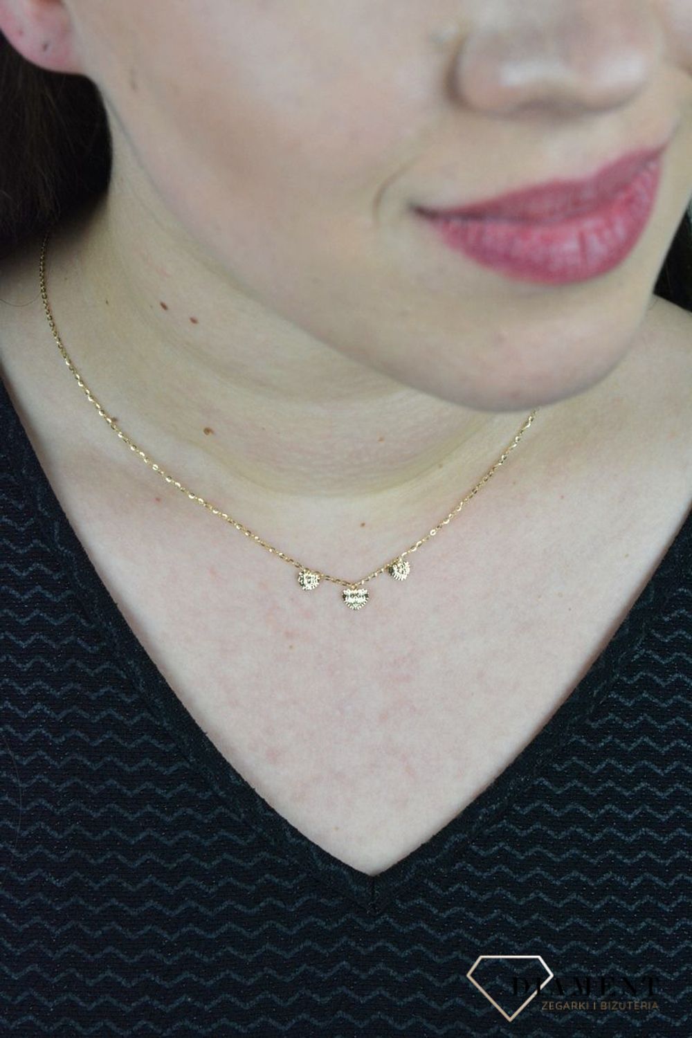 Złoty naszyjnik celebrytka trzy wiszące grawerowane serduszka DIA-NSZ-ENT40-585.jpg