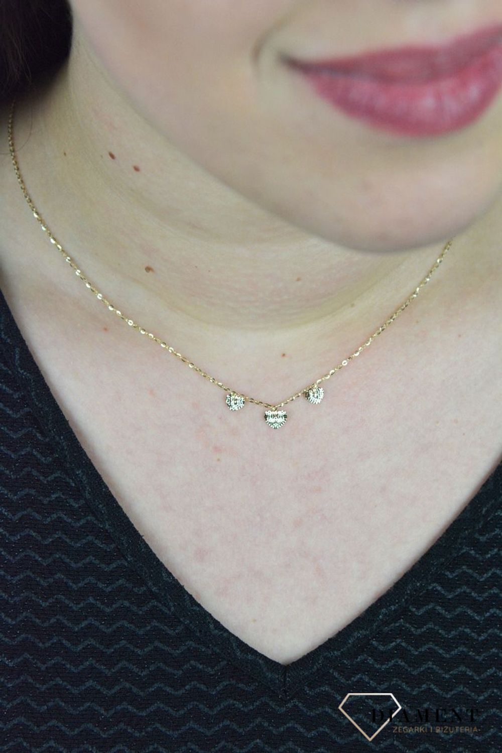 Złoty naszyjnik celebrytka trzy wiszące grawerowane serduszka DIA-NSZ-ENT40-585.jpg