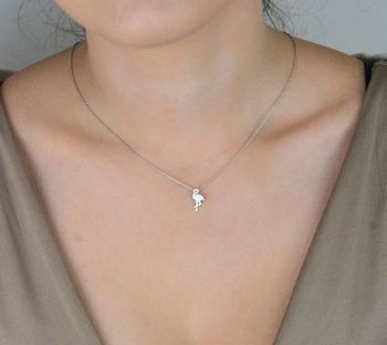 Naszyjnik damski srebrny próby 925 z zawieszką flaming o wymiarach 1,3 cm x 6 mm. Delikatny łańcuszek długości 42 cm z regulacją + 5 cm, waga 2,20 g. Elegancka i lekka biżuteria idealna na każdą okazję i piękny prezent.JPG
