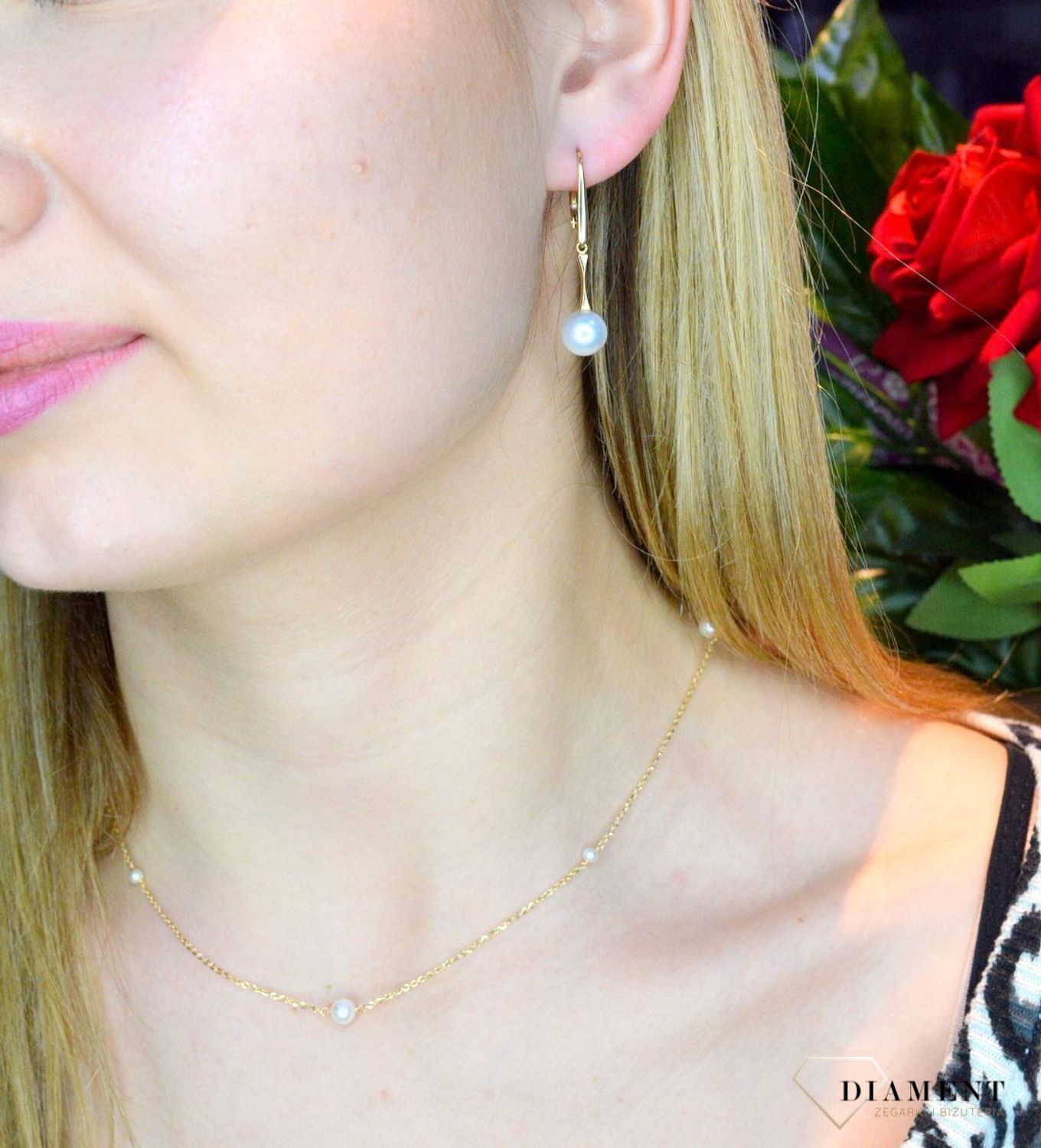 Złoty naszyjnik 585 celebrytka z perełkami DIA-NSZ-GA.CO0492-585. Złoty naszyjnik idealnie sprawdzi się w minimalistycznych zestawieniach na co dzień, ujmując jednocześnie starannym oraz estetycznym wykonaniem. Delikatna.jpg