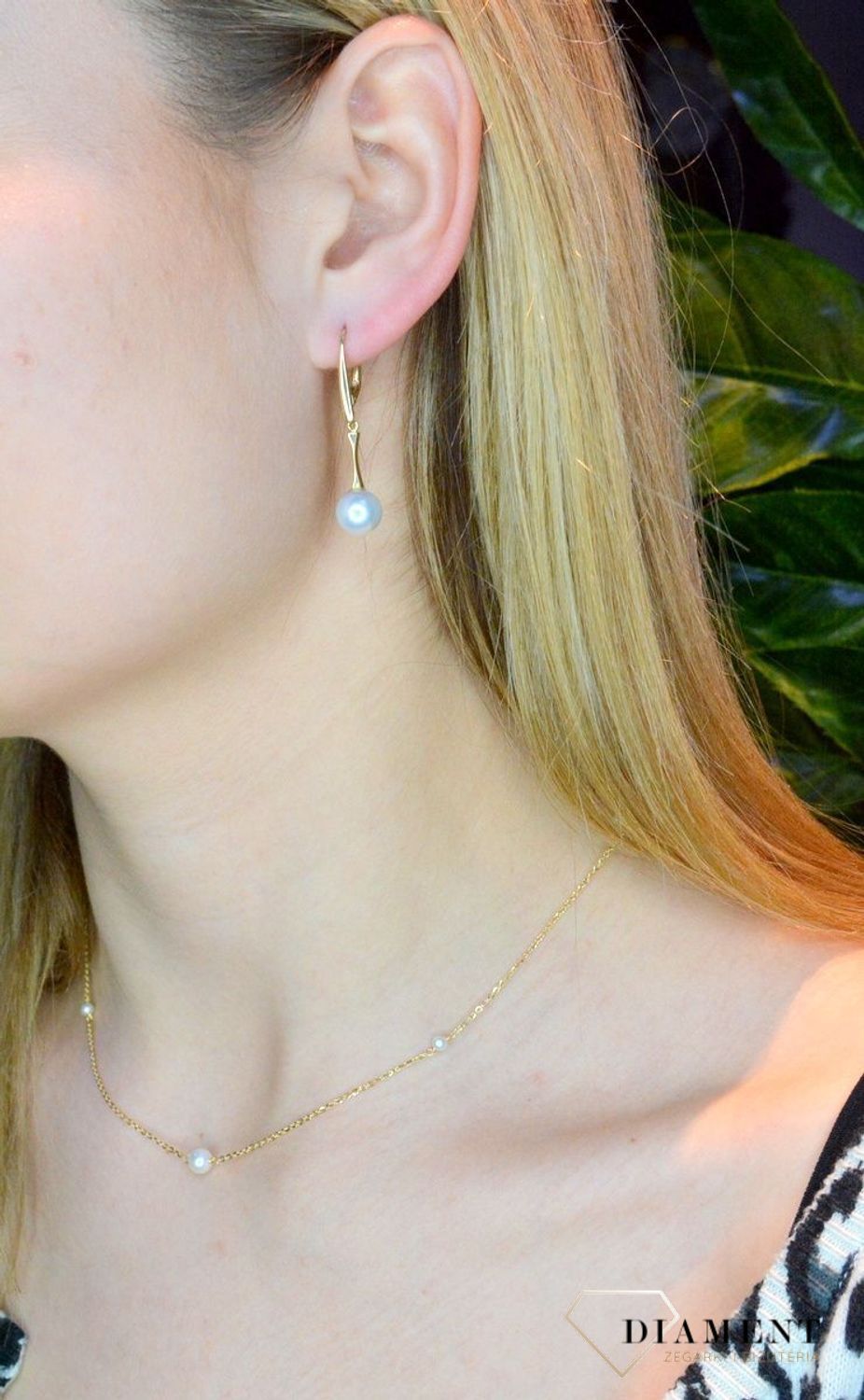 Złoty naszyjnik 585 celebrytka z perełkami DIA-NSZ-GA.CO0492-585. Złoty naszyjnik idealnie sprawdzi się w minimalistycznych zestawieniach na co dzień, ujmując jednocześnie starannym oraz estetycznym wykonaniem. Delikatna.jpg