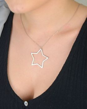 Stylowy naszyjnik damski ze srebra próby 925 z zawieszką w kształcie pustej gwiazdy. Długość 40 cm + 3 cm regulacji. Idealny prezent na urodziny lub rocznicę. Sprawdź! (2).JPG