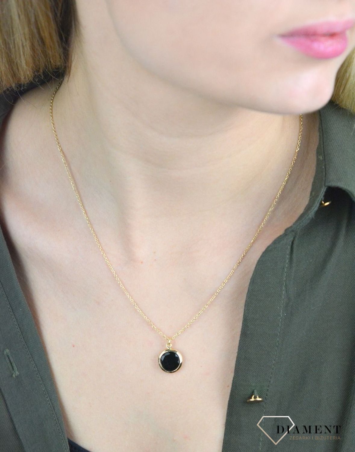 Pozłacany Naszyjnik Dall'acqua okrągła zawieszka z onyksem DIA-NSZ-H4065973BLK-925. Pozłacana 24 ct złotem Włoska biżuteria Dall'acqua z kolekcji Sublime to biżuteria, która zachwyci każdą obdarowaną kobietę. Naszyjnik wykona.jpg