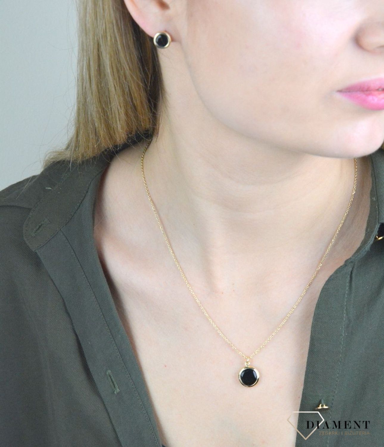 Pozłacany Naszyjnik Dall'acqua okrągła zawieszka z onyksem DIA-NSZ-H4065973BLK-925. Pozłacana 24 ct złotem Włoska biżuteria Dall'acqua z kolekcji Sublime to biżuteria, która zachwyci każdą obdarowaną kobietę. Naszyjnik wykona.jpg