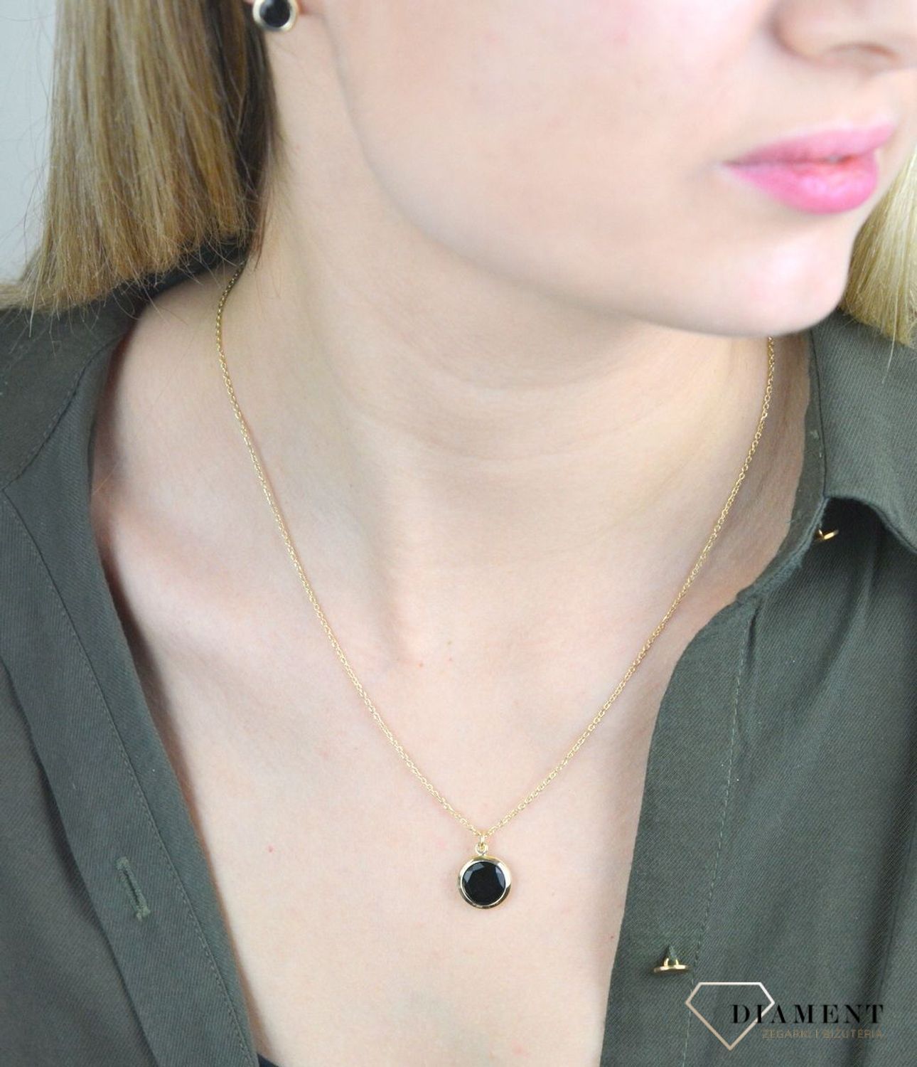 Pozłacany Naszyjnik Dall'acqua okrągła zawieszka z onyksem DIA-NSZ-H4065973BLK-925. Pozłacana 24 ct złotem Włoska biżuteria Dall'acqua z kolekcji Sublime to biżuteria, która zachwyci każdą obdarowaną kobietę. Naszyjnik wykona.jpg