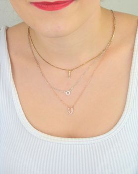 Srebrny naszyjnik celebrytka trzy łańcuszki 'Trójkolorowe ILOVEYOU' DIA-NSZ-ILOVEYOU1-925. Na każdy łańcuszek składa się literka z łańcuszkiem, które w całości mają znaczenie miłości w trzech kolorach złota, srebra ora.JPG