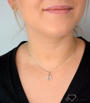 Srebrny naszyjnik celebrytka trzy klucze DIA-NSZ-KLUCZE-925. Srebrny naszyjnik celebrytka z zawieszkami w kształcie trzech kluczy (1).JPG