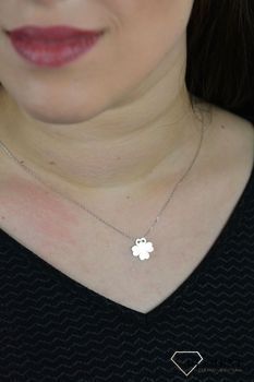 Srebrny naszyjnik celebrytka gładka Koniczynka DIA-NSZ-KONICZYNKA5-925. Naszyjnik został ozdobiony zawieszką w kształcie gładkiej koniczynki (2).JPG