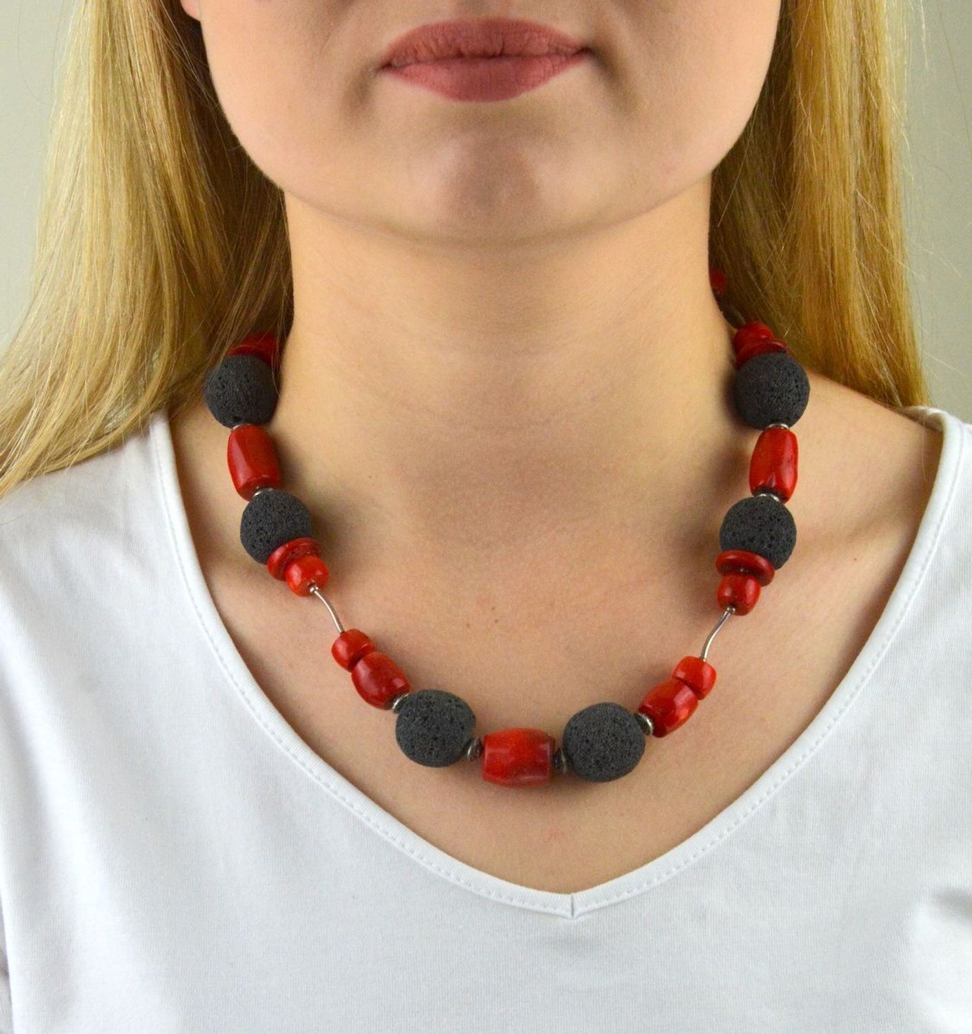 Naszyjnik damski z kamieniami naturalnymi koral, lawa DIA-NSZ-KORAL-LAWA-STAL.jpg