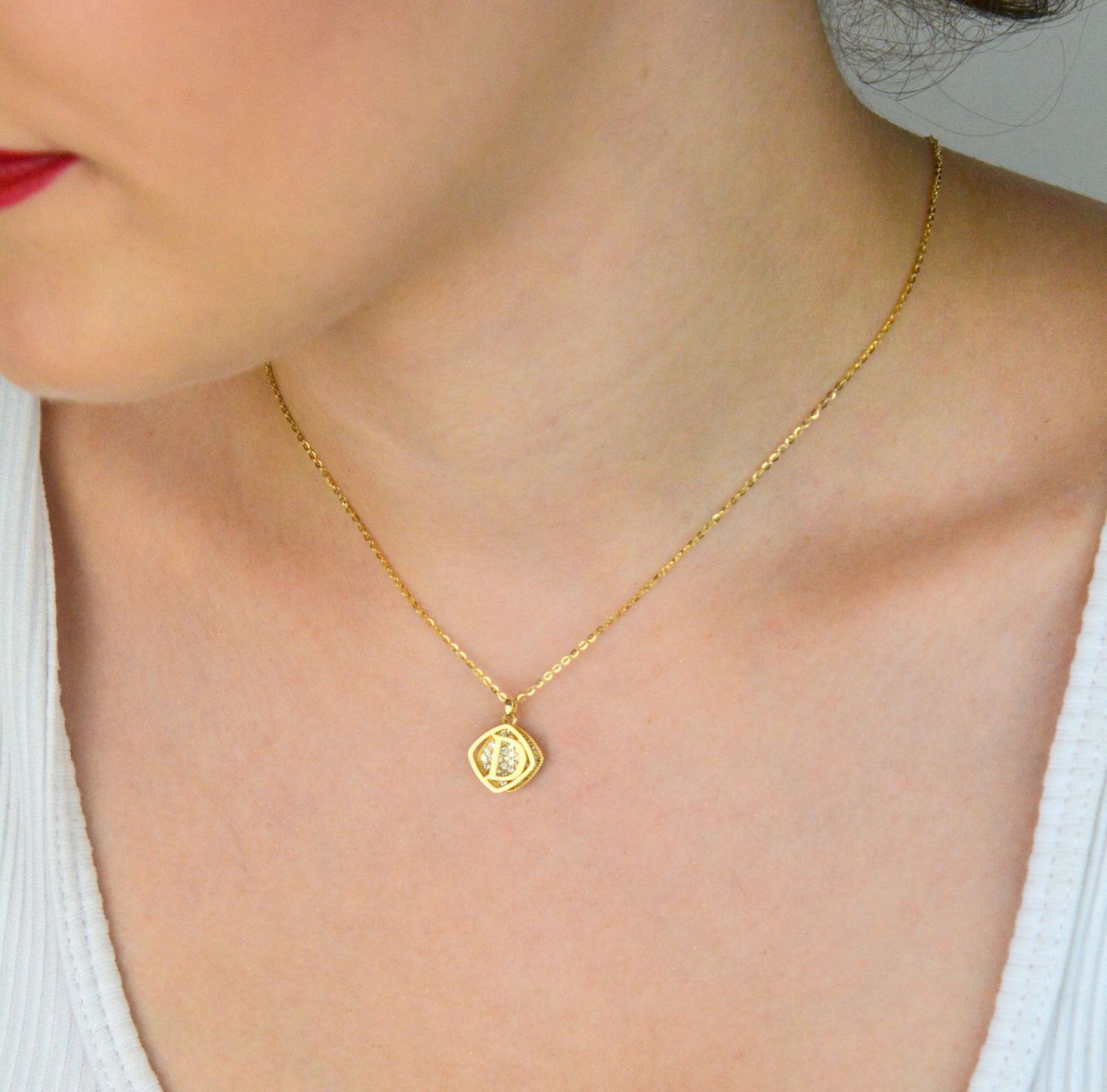 Naszyjnik damski pozłacany srebro 925 z literką D i cyrkonią. Długość 40 + 3 cm, zawieszki o wielkości 1,1 cm. Subtelna, personalizowana biżuteria na prezent.1.jpg