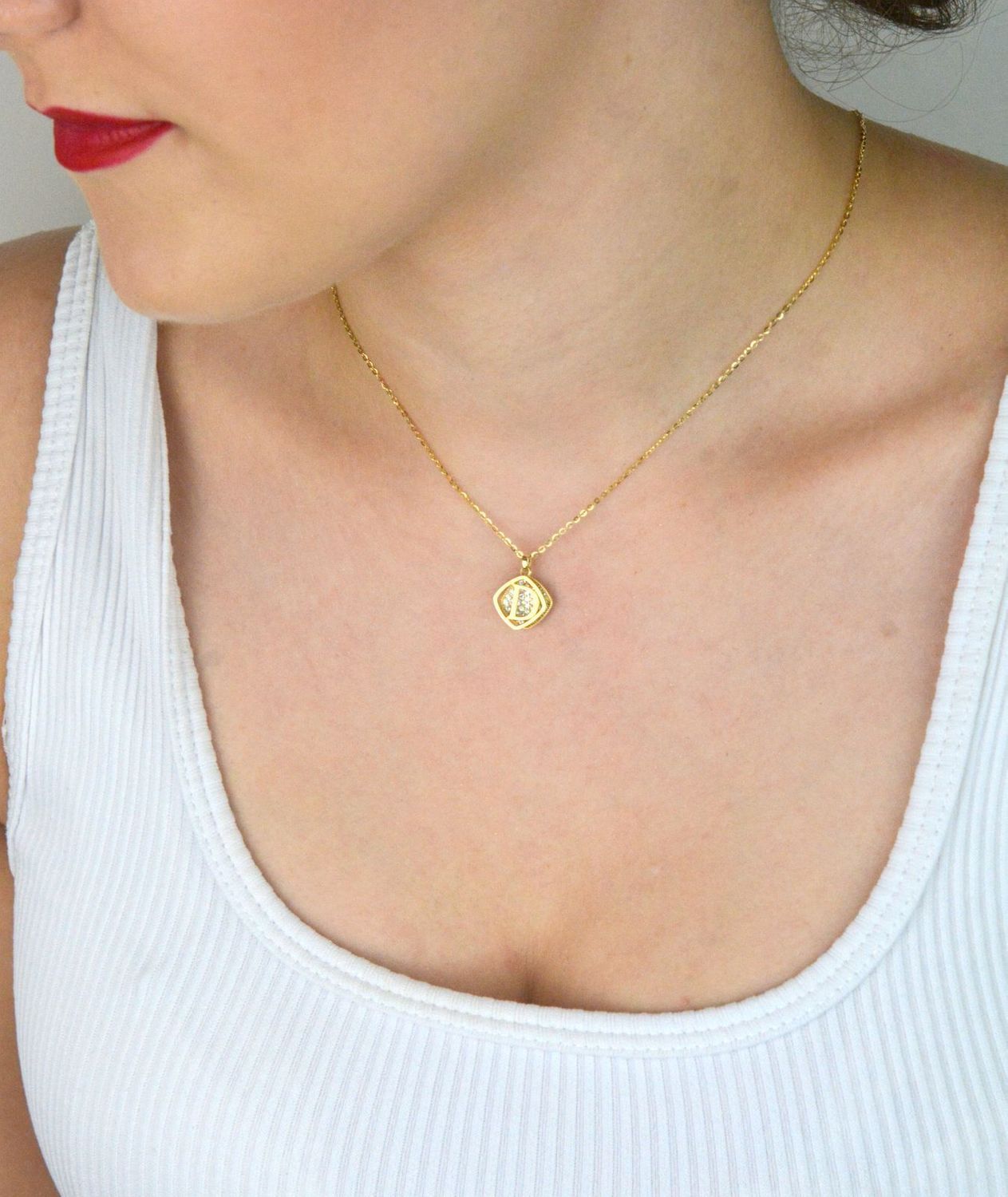 Naszyjnik damski pozłacany srebro 925 z literką D i cyrkonią. Długość 40 + 3 cm, zawieszki o wielkości 1,1 cm. Subtelna, personalizowana biżuteria na prezent.1.jpg