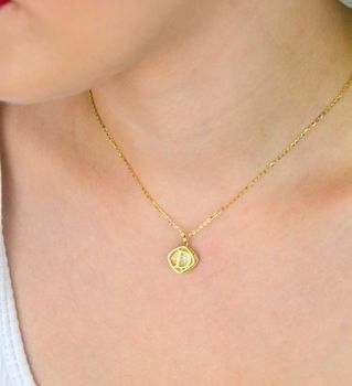 Naszyjnik damski pozłacany srebro 925 z literką D i cyrkonią. Długość 40 + 3 cm, zawieszki o wielkości 1,1 cm. Subtelna, personalizowana biżuteria na prezent (2).JPG