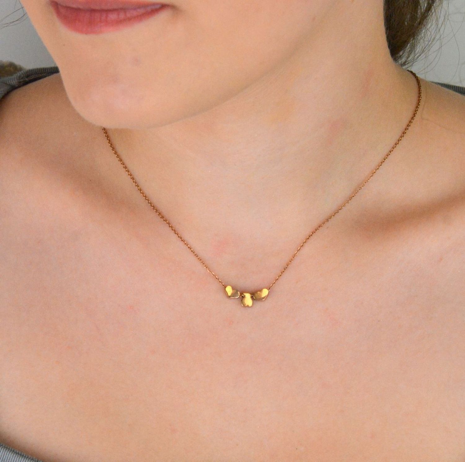 Naszyjnik damski stalowy w kolorze różowego złota Miś i serca  'Tuos' DIA-NSZ-MIŚ-RÓŻOWE-ZŁOTO-STAL. Biżuteria z misiami jak Tous. Naszyjnik celebrytka z misiem. Biżuteria stalowa.1.jpg