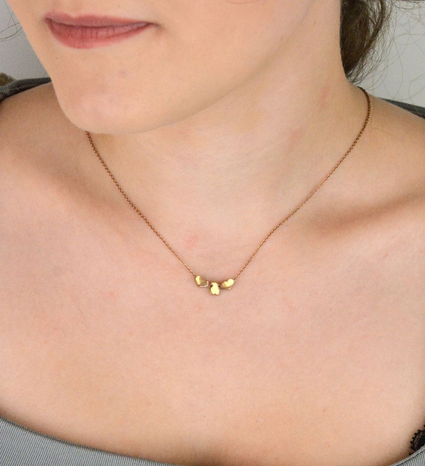 Naszyjnik damski stalowy w kolorze różowego złota Miś i serca  'Tuos' DIA-NSZ-MIŚ-RÓŻOWE-ZŁOTO-STAL. Biżuteria z misiami jak Tous. Naszyjnik celebrytka z misiem. Biżuteria stalowa.1.jpg