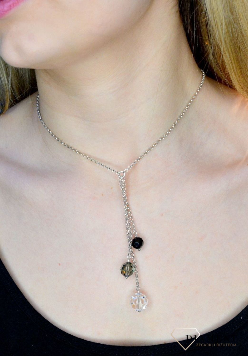 Srebrny naszyjnik damski z kryształem Swarovskiego DIA-NSZ-NE53014J-925. Elegancki i nowoczesny Naszyjnik damski srebrny. Naszyjniki ze kryształkami Swarovskiego od lat zachwyca elegancją i ponadczasowym pięknem. Idealny na pr.jpg