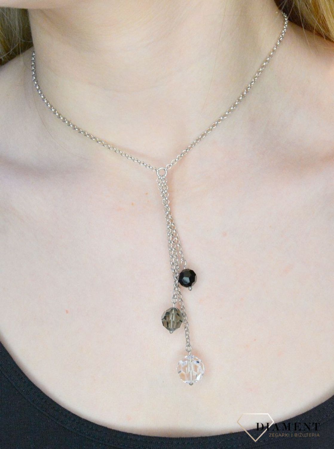 Srebrny naszyjnik damski z kryształem Swarovskiego DIA-NSZ-NE53014J-925. Elegancki i nowoczesny Naszyjnik damski srebrny. Naszyjniki ze kryształkami Swarovskiego od lat zachwyca elegancją i ponadczasowym pięknem. Idealny na pr.jpg