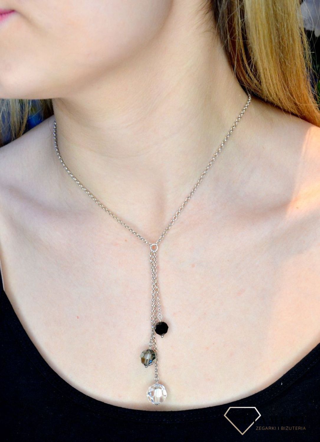 Srebrny naszyjnik damski z kryształem Swarovskiego DIA-NSZ-NE53014J-925. Elegancki i nowoczesny Naszyjnik damski srebrny. Naszyjniki ze kryształkami Swarovskiego od lat zachwyca elegancją i ponadczasowym pięknem. Idealny na pr.jpg
