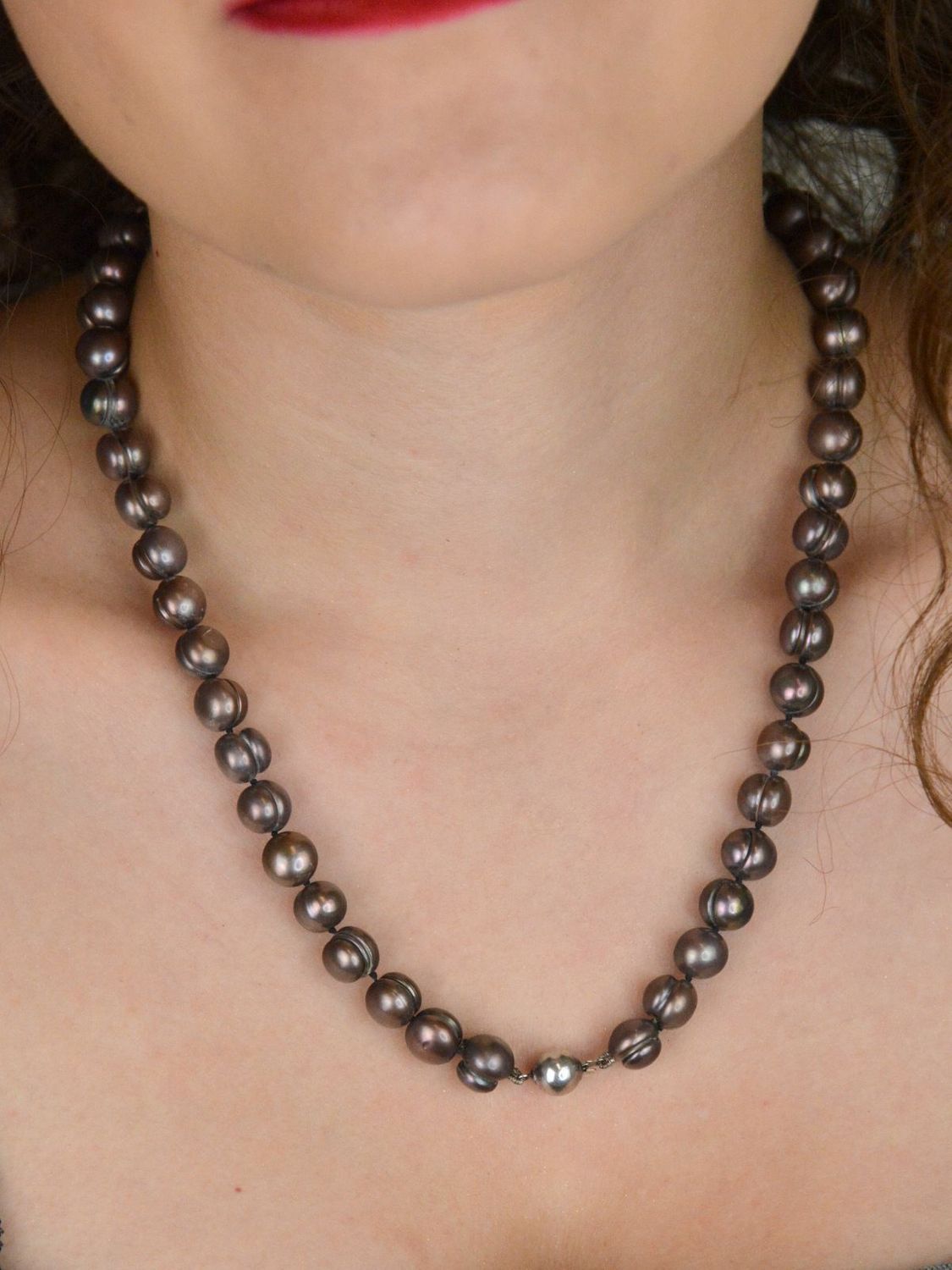 Naszyjnik z ciemnobrązowych pereł naturalnych 9 mm  50 cm  Srebro 925  Zapięcie beczułkowe (2).jpg