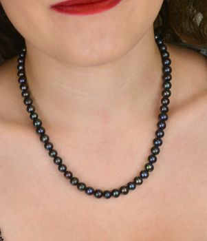 Unikatowy naszyjnik z fioletowych pereł naturalnych 7 mm z benzynowym połyskiem. Eleganckie zapięcie ze srebra 925. Idealny na prezent, ślub i wyjątkowe okazje (4).JPG
