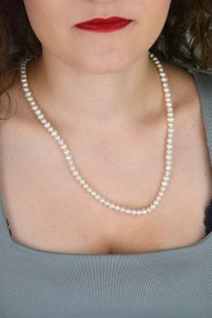 Elegancki naszyjnik z białych pereł 6 mm, długość 55 cm. Perły hodowlane, srebro próby 925. Idealny na prezent, ślub lub wieczór (3).JPG