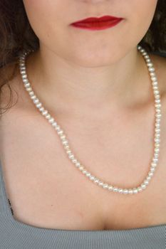 Elegancki naszyjnik z białych pereł 6 mm, długość 55 cm. Perły hodowlane, srebro próby 925. Idealny na prezent, ślub lub wieczór (4).JPG