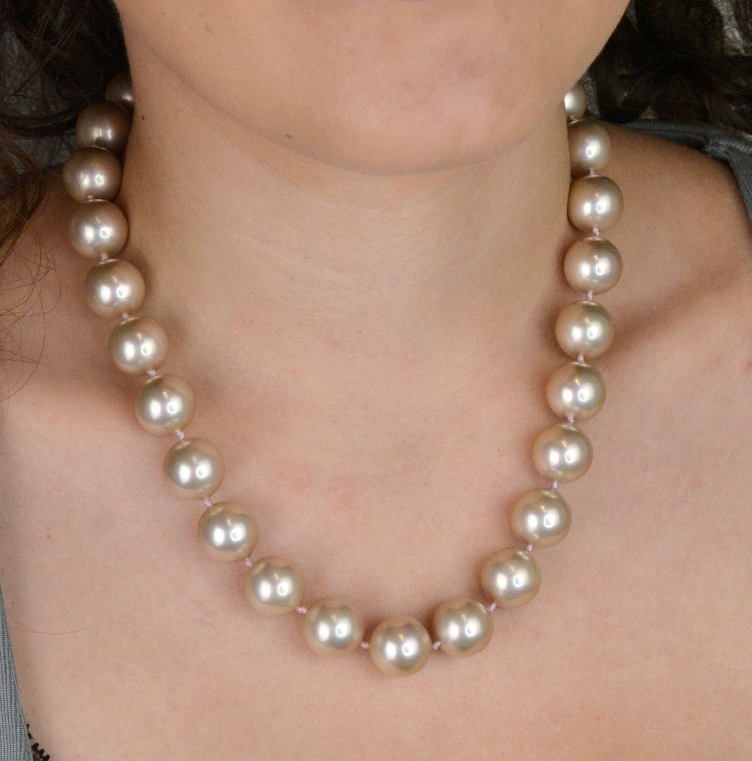 Naszyjnik z perłopławów 15 mm  Jasny beż  Supełkowanie  Srebro 925  Perły z Oceanu Spokojnego  45 cm (2).jpg