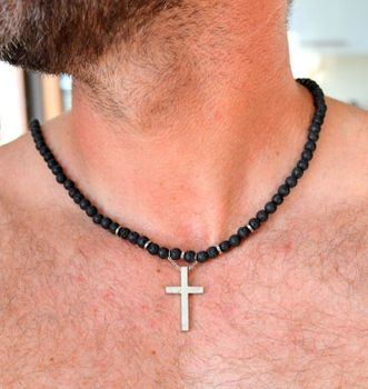 Naszyjnik męski stalowy lawa wulkaniczna z krzyżem DIA-NSZ-S1554859-STAL-KRZYŻ.Stalowy naszyjnik męski. Naszyjnik męski z czarnymi kamieniami (3).JPG