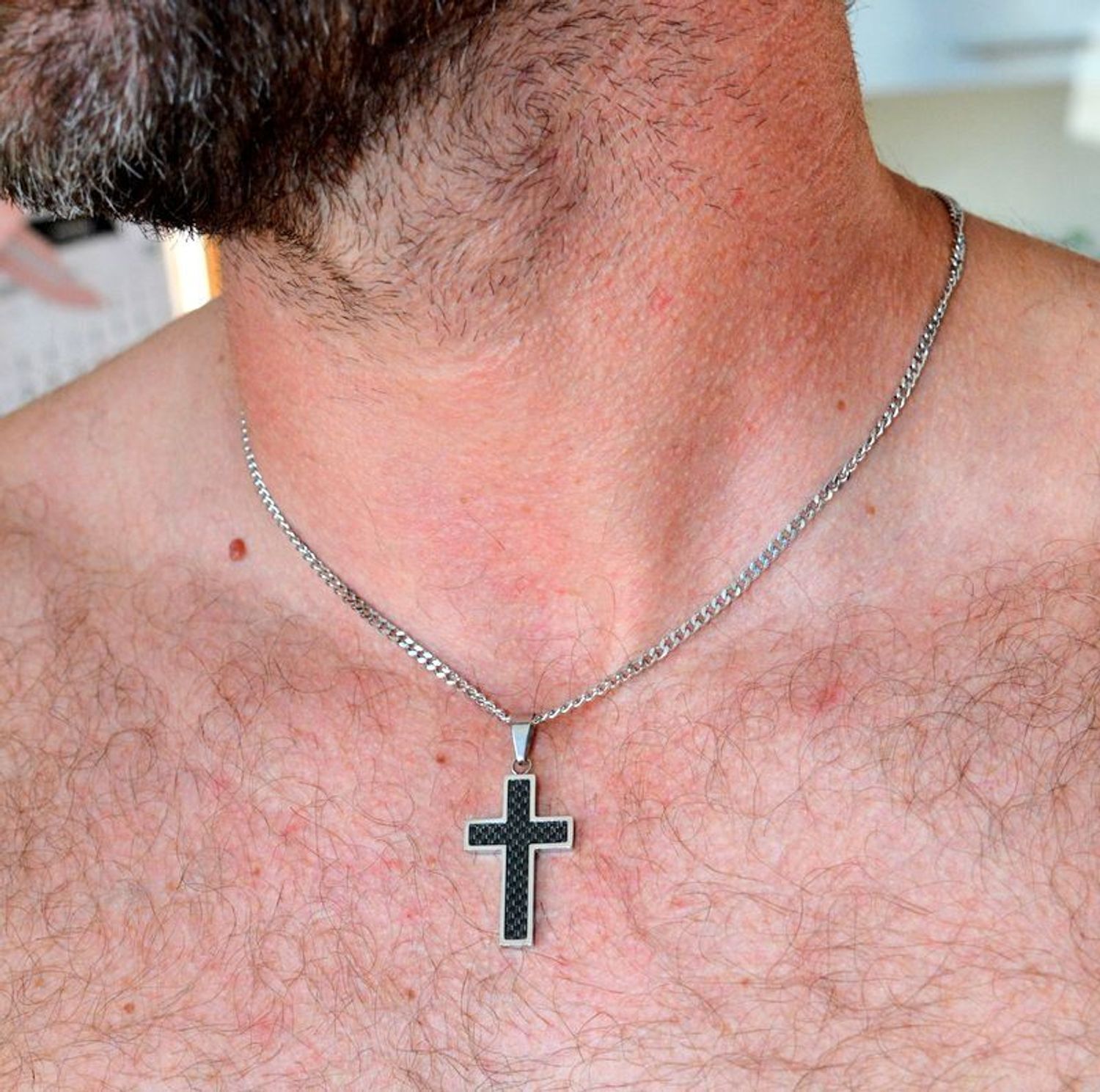 Naszyjnik męski stalowy w srebrnym kolorze z ozdobnym krzyżem DIA-NSZ-S5112942-STAL. Naszyjnik męski z krzyżem. Naszyjnik stalowy męski. Naszyjnik męski o splocie pancerki. Męski łańcuszek stalowy w srebrnym kolorze. Naszyjnik męski st (1).jpg