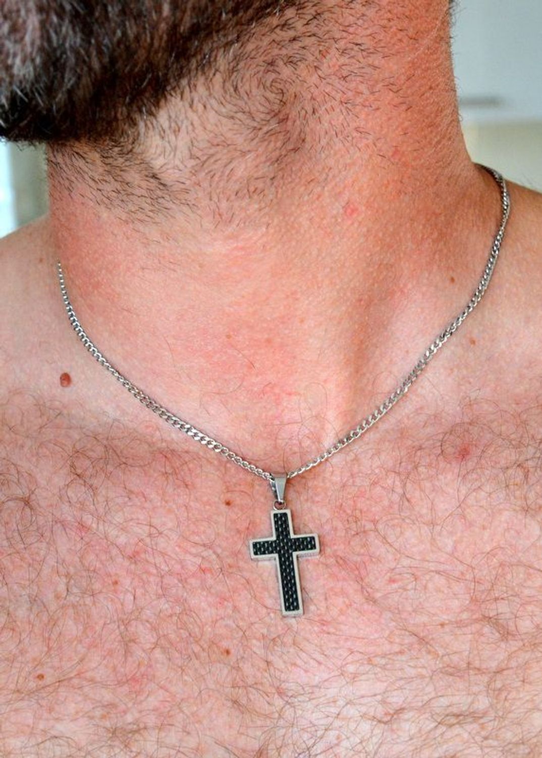 Naszyjnik męski stalowy w srebrnym kolorze z ozdobnym krzyżem DIA-NSZ-S5112942-STAL. Naszyjnik męski z krzyżem. Naszyjnik stalowy męski. Naszyjnik męski o splocie pancerki. Męski łańcuszek stalowy w srebrnym kolorze. Naszyjnik męski st (1).jpg