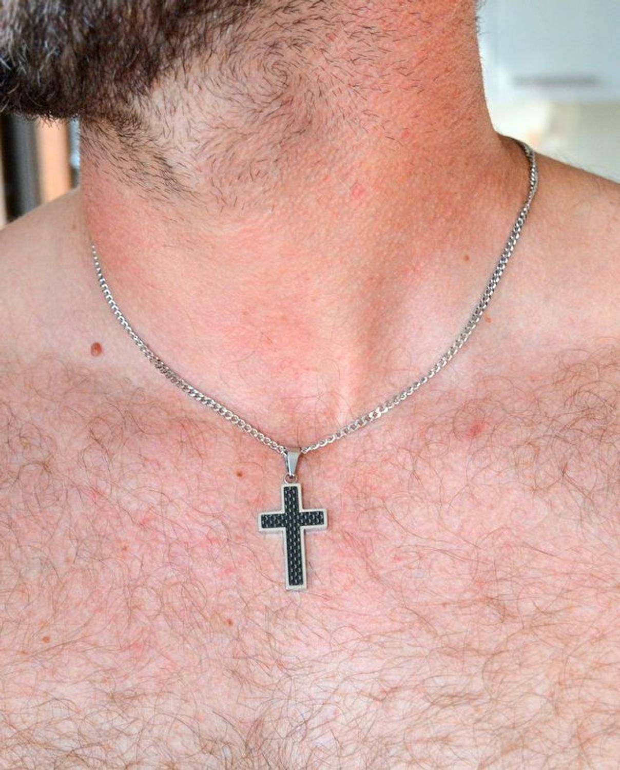 Naszyjnik męski stalowy w srebrnym kolorze z ozdobnym krzyżem DIA-NSZ-S5112942-STAL. Naszyjnik męski z krzyżem. Naszyjnik stalowy męski. Naszyjnik męski o splocie pancerki. Męski łańcuszek stalowy w srebrnym kolorze. Naszyjnik męski st (1).jpg