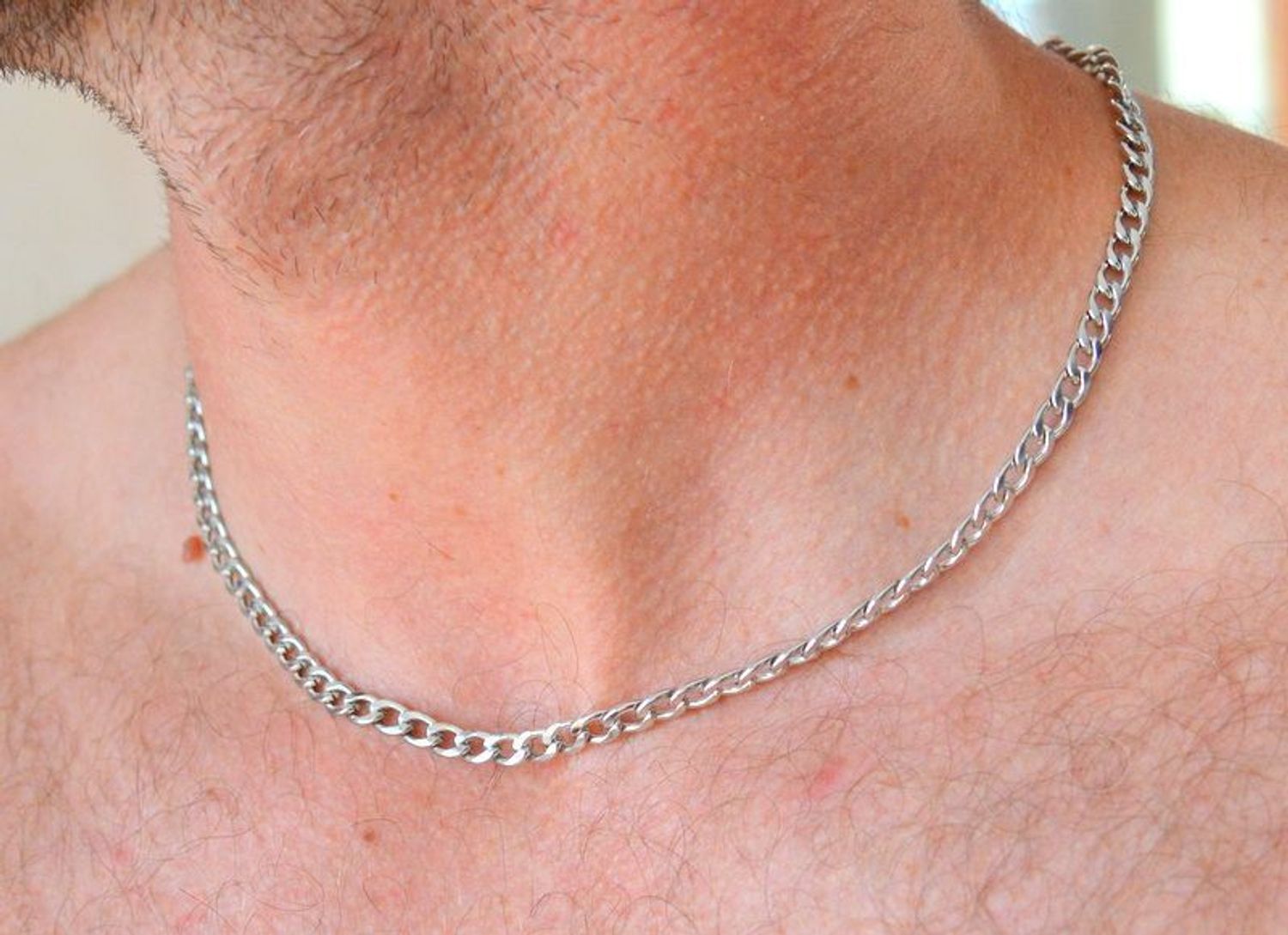 Naszyjnik męski stalowy pancerka w srebrnym kolorze DIA-NSZ-S6481729-STAL.  Naszyjnik stalowy męski. Naszyjnik męski o splocie figaro. Męski łańcuszek stalowy w srebrnym kolorze. Naszyjnik męski stalowy na prezent (2).jpg