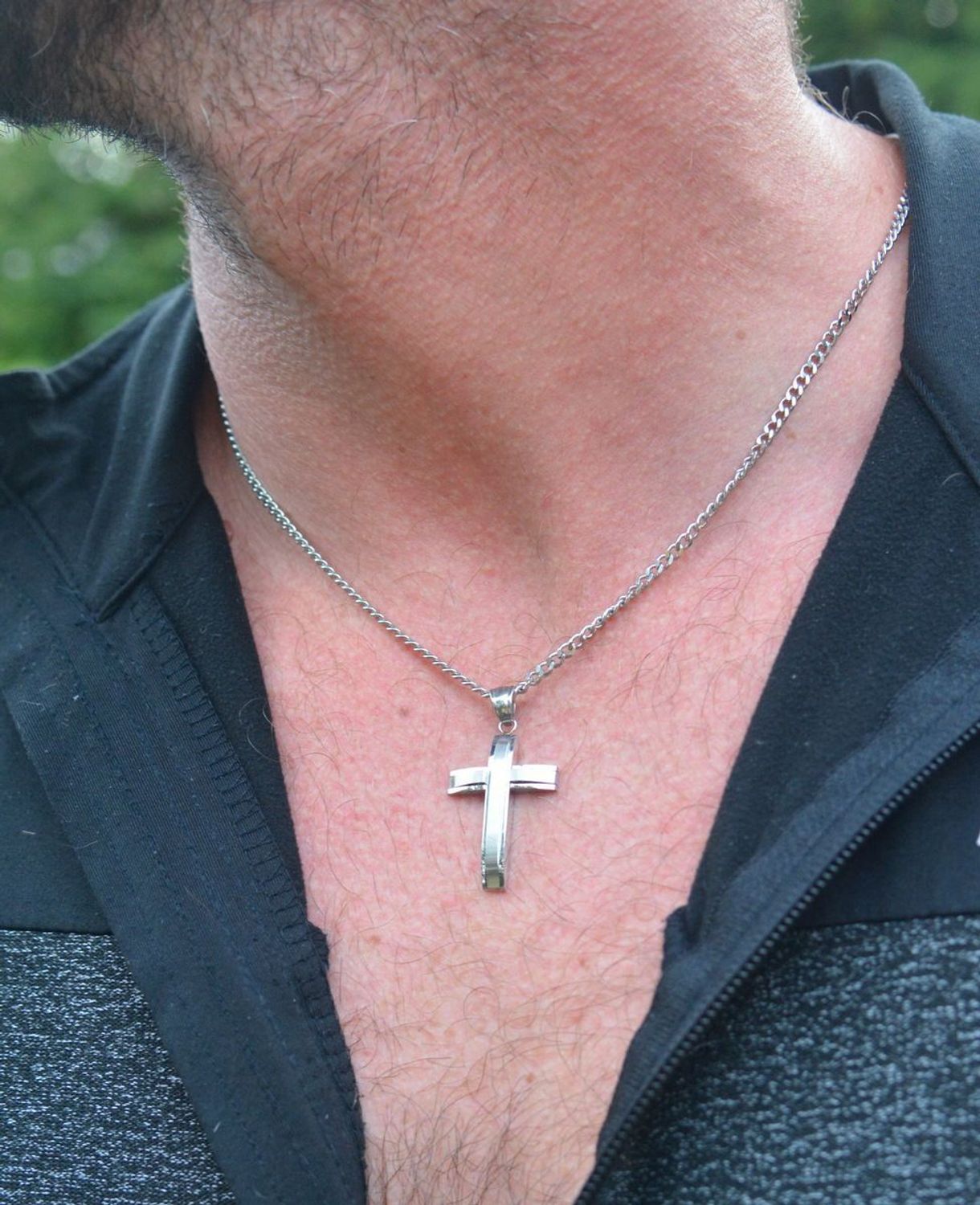 Naszyjnik męski ze stali nierdzewnej z zawieszką w formie krzyża. Długość 55 + 5 cm, zawieszka 3,7 x 2,1 cm, zapięcie karabińczyk. Model DIA-NSZ-S7832436-STAL – 1.jpg