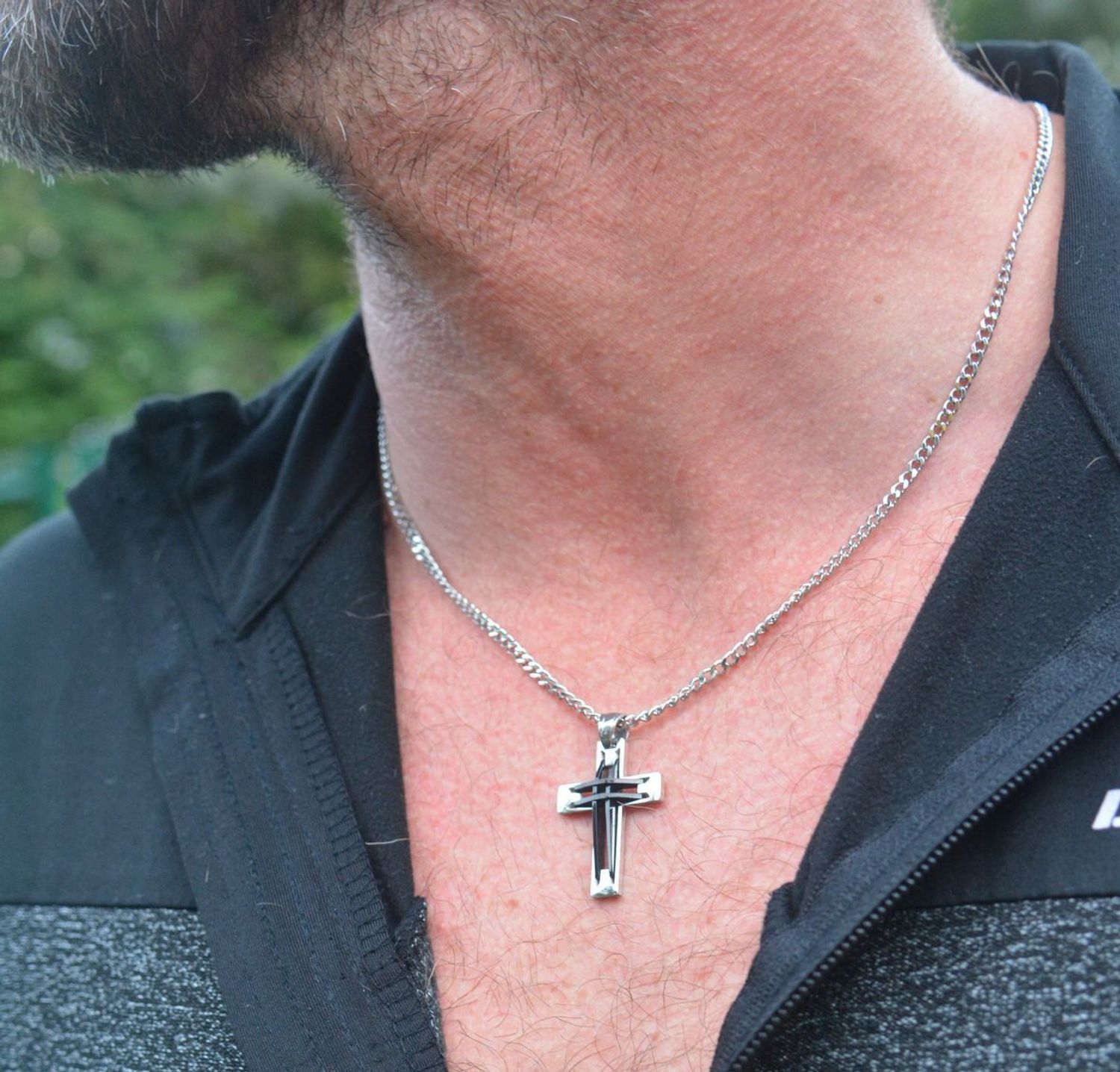 Nowoczesny naszyjnik męski ze stali szlachetnej z pustym krzyżem. Długość 55 + 5 cm, zawieszka 3,6 x 2,1 cm. DIA-NSZ-S8652436-STAL – trwały, stylowy i symboliczny.1.jpg