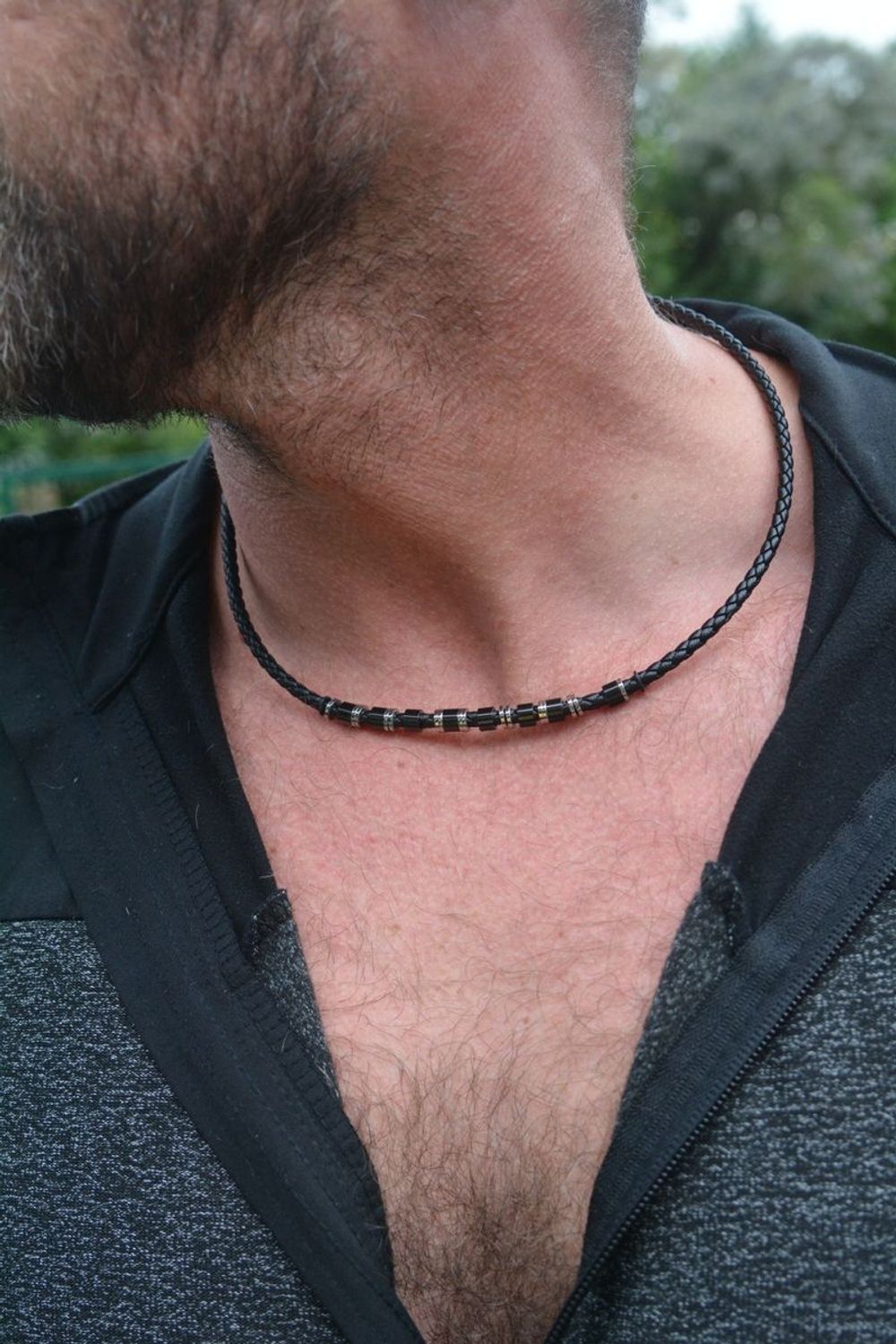 Męski naszyjnik rzemyk z elementem ze stali szlachetnej DIA-NSZ-S8714456-STAL – długość 47 cm + 3 cm regulacji, zapięcie na karabińczyk. Stylowy i trwały.1.jpg