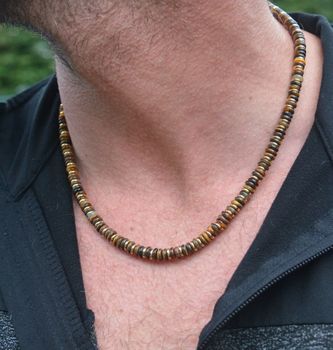 Naszyjnik z pozłacanej stali ozdobiony naturalnym tygrysim okiem. Długość 50 + 5 cm, zapięcie na karabińczyk. Styl boho i siła kamieni naturalnych w jednym (1).JPG
