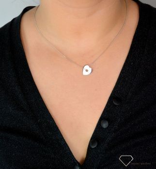 Srebrny naszyjnik celebrytka delikatny łańcuszek z serduszkiem DIA-NSZ-SERCE1-925. Srebrny naszyjnik z zawieszką w kształcie gładkiego serca (3).JPG