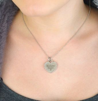 Naszyjnik srebrny 925 z zawieszką Kochanej Mamie DIA-NSZ-SERCE19-MAMA-925 Wyjątkowy naszyjnik wykonany z  z myślą o najważniejszej kobiecie w życiu – Mamie. Subtelna zawieszka w kszta (1).JPG