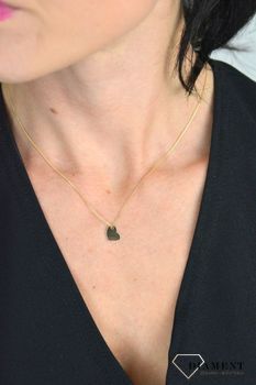 Srebrny naszyjnik celebrytka gładkie serce DIA-NSZ-SERCE20-925. Model naszyjnika został ozdobiony zawieszką w kształcie gładkiego serca w kolorze złota (4).JPG