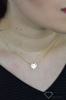 Srebrny naszyjnik celebrytka pozłacana serce z cyrkonią DIA-NSZ-SERCE25-925. Ozdobiony zawieszką w kształcie serca w kolorze złota z cyrkonią (1).JPG