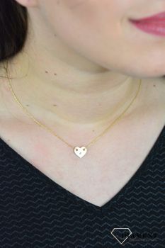 Srebrny naszyjnik celebrytka pozłacana serce z cyrkonią DIA-NSZ-SERCE25-925. Ozdobiony zawieszką w kształcie serca w kolorze złota z cyrkonią (2).JPG