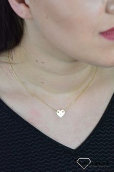 Srebrny naszyjnik celebrytka pozłacana serce z cyrkonią DIA-NSZ-SERCE25-925. Ozdobiony zawieszką w kształcie serca w kolorze złota z cyrkonią (5).JPG