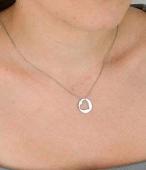 Naszyjnik srebrny 925 z okrągłą zawieszką z serduszkiem. Długość 42+3 cm, waga 2,30 g. Romantyczna biżuteria idealna na prezent dla niej (3).JPG