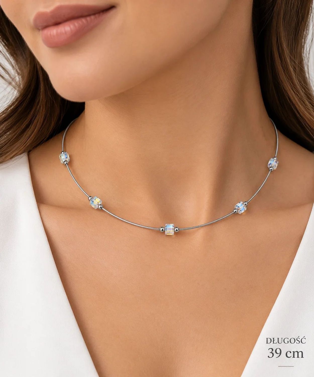 Srebrny naszyjnik na lince z pięcioma kwadratowymi kryształami Swarovski – OUTLET (3).jpg