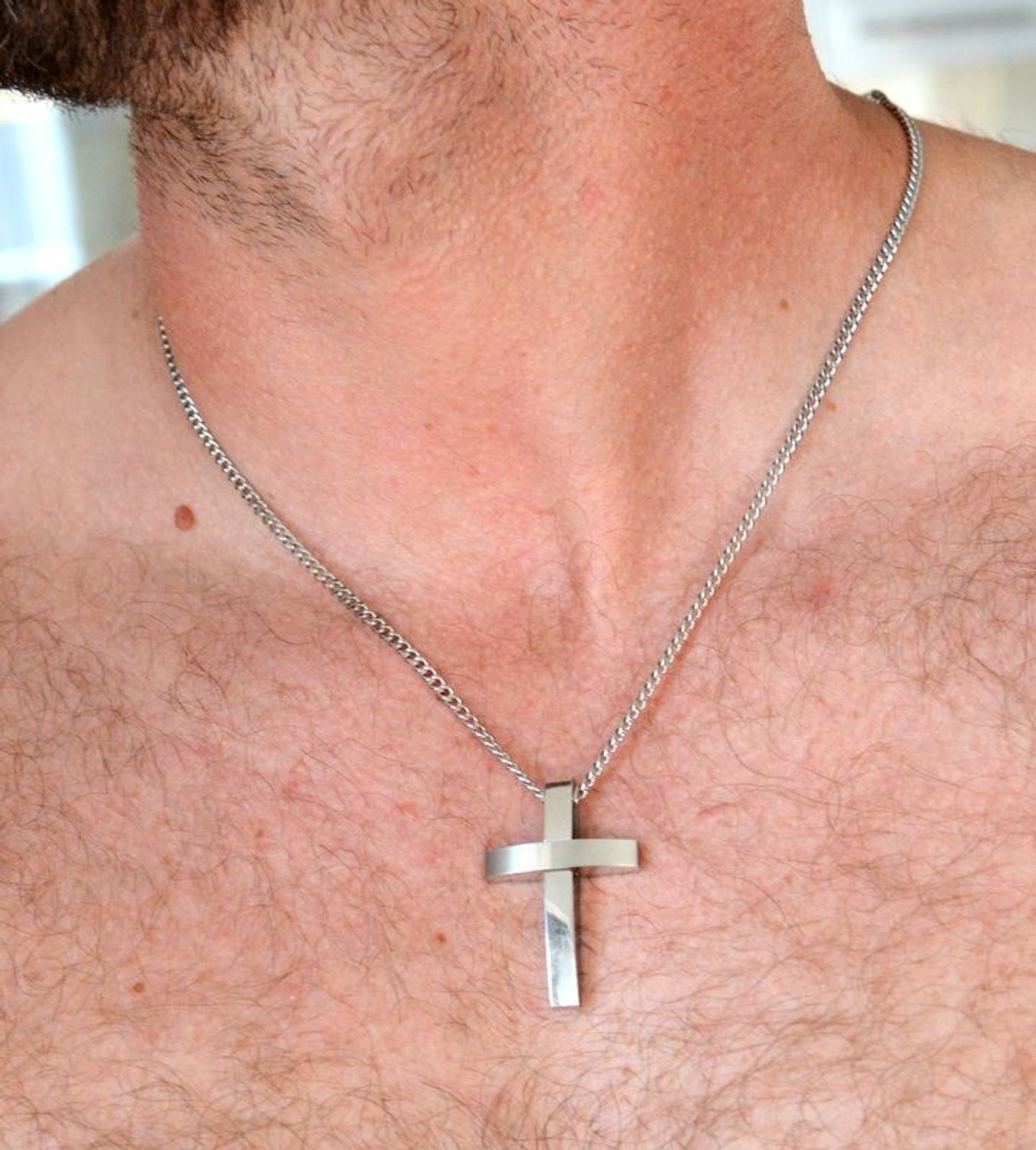 Naszyjnik męski stalowy z krzyżem w srebrnym kolorze DIA-NSZ-W3982942-STAL (1).jpg