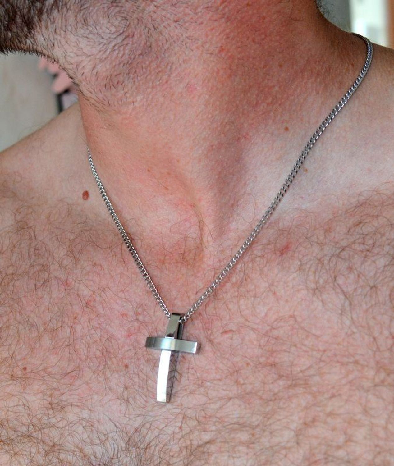 Naszyjnik męski stalowy z krzyżem w srebrnym kolorze DIA-NSZ-W3982942-STAL (1).jpg