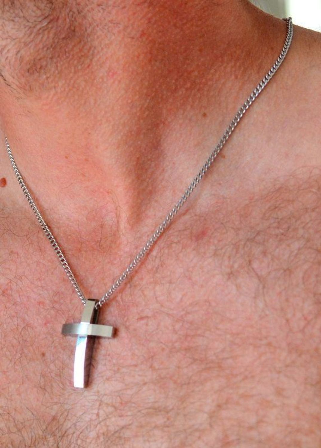 Naszyjnik męski stalowy z krzyżem w srebrnym kolorze DIA-NSZ-W3982942-STAL (1).jpg