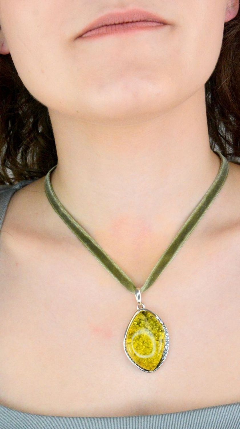 Naszyjnik WSTĄŻKA zielona DIA-NSZ-ZIELONY-CHOKER-925 Ciekawy, oryginalny naszyjnik choker to dodatek idealny na lato. Choker to obecnie jeden z najmodniejszych rodzajów 1.jpg