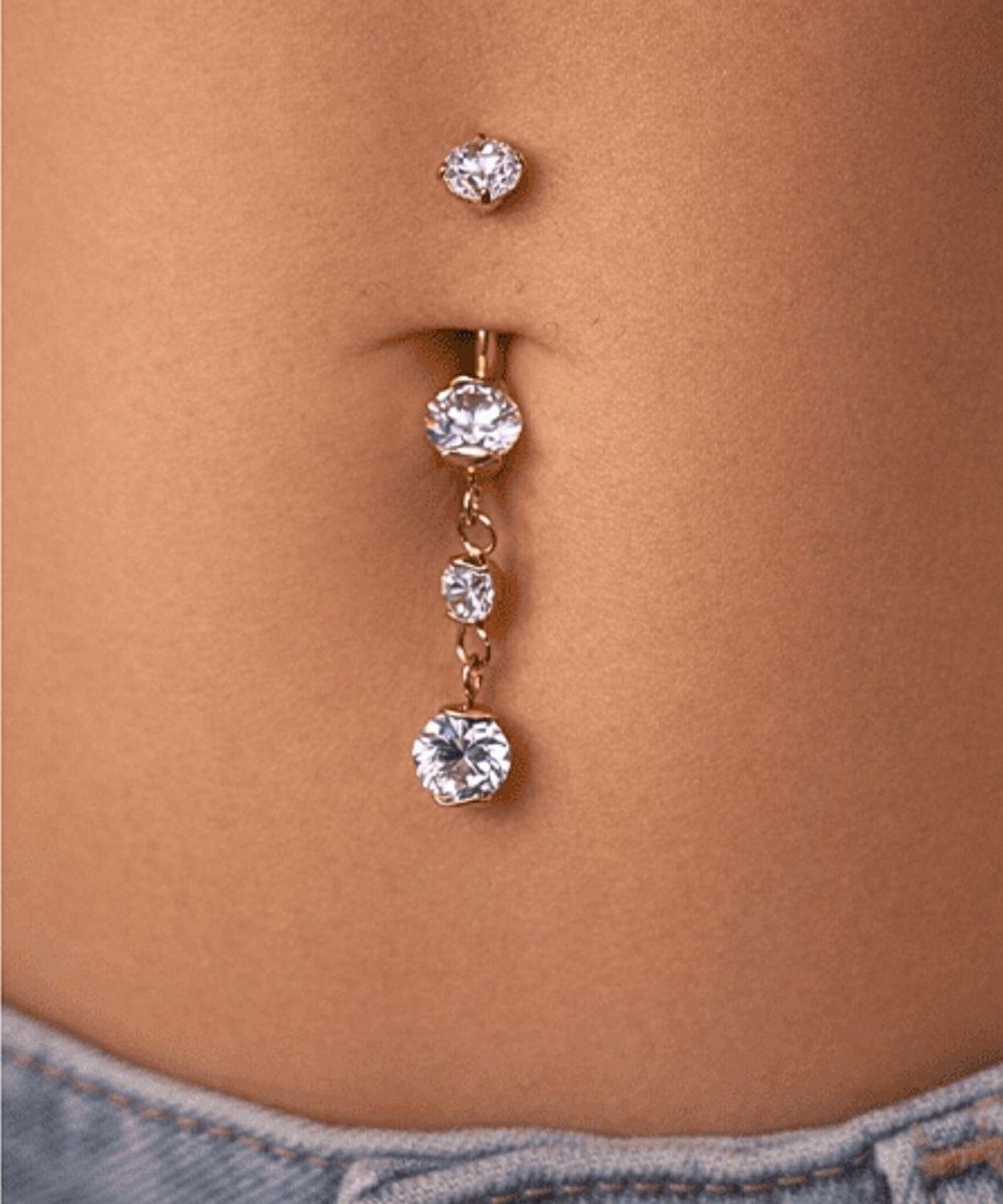 Kolczyk do Pępka Tytanowy z Łańcuszkiem i Cyrkoniami – Złoty, Banan 1.6 mm cyrkonie.jpg